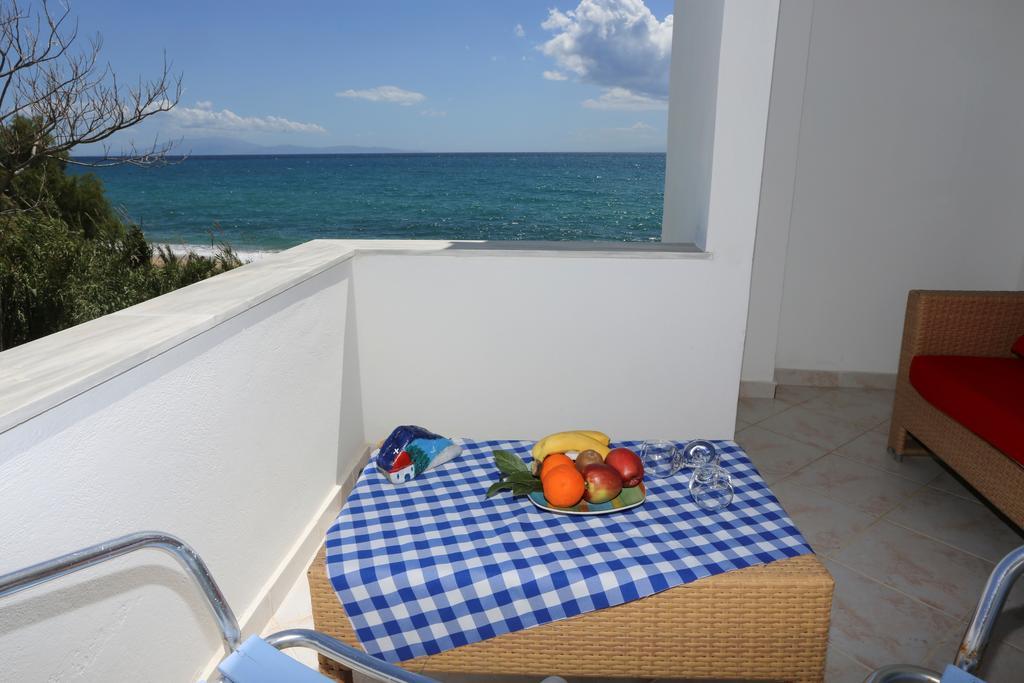 Akrogiali Hotel Plomari Extérieur photo