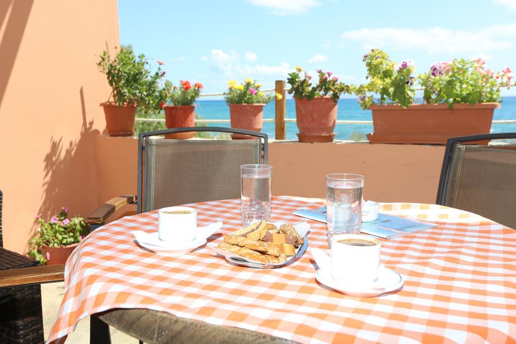Akrogiali Hotel Plomari Extérieur photo