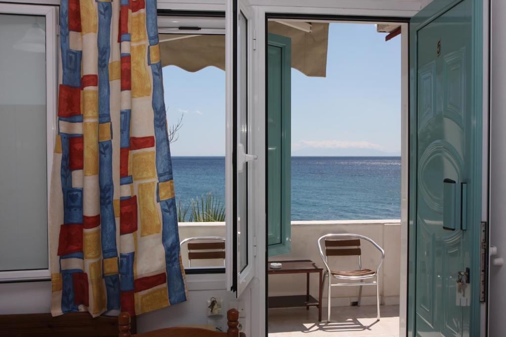 Akrogiali Hotel Plomari Chambre photo