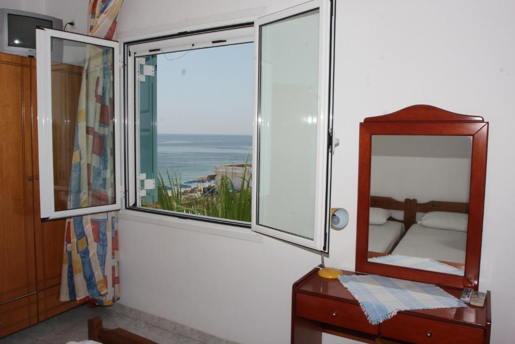 Akrogiali Hotel Plomari Extérieur photo