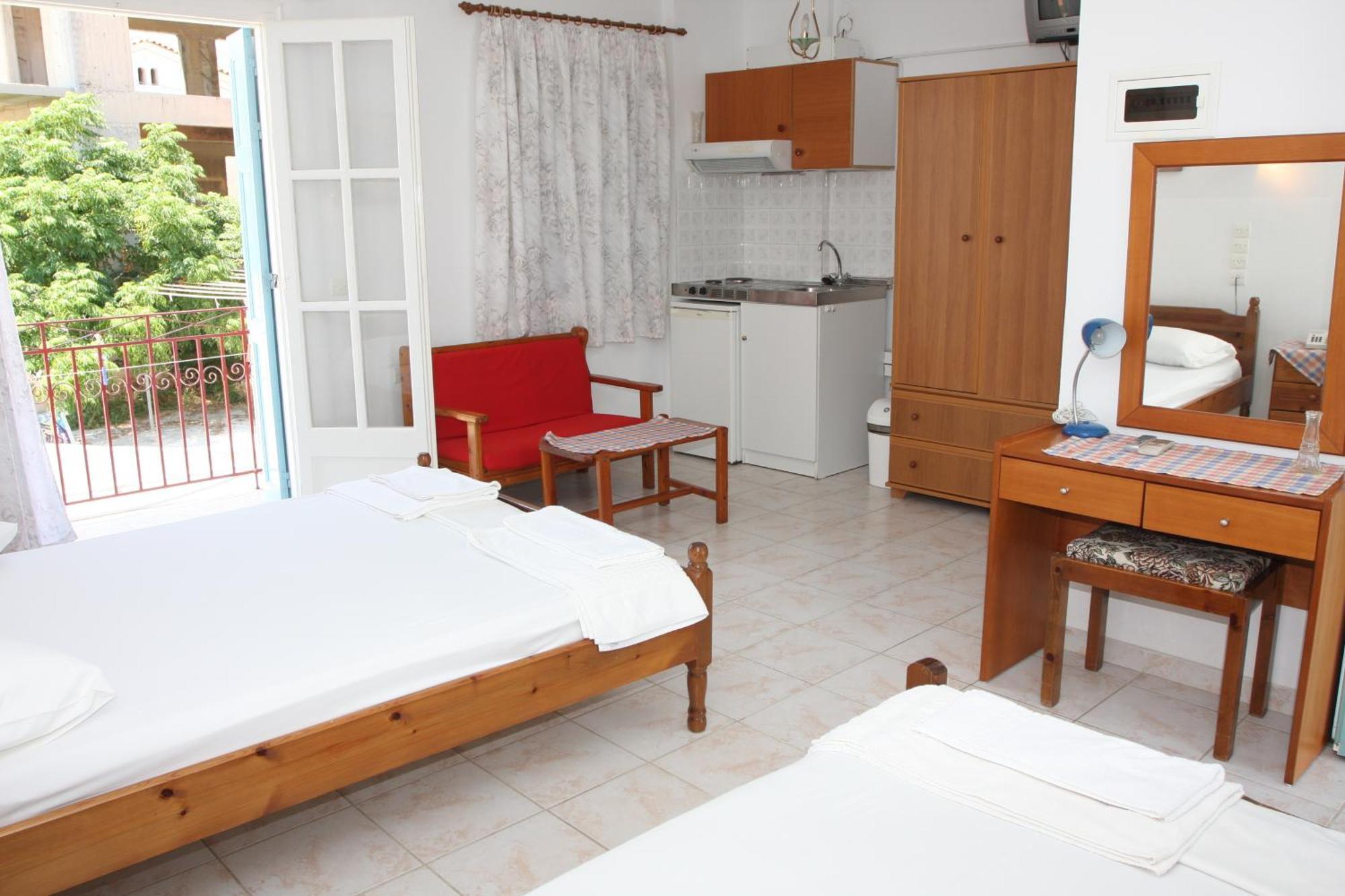 Akrogiali Hotel Plomari Extérieur photo